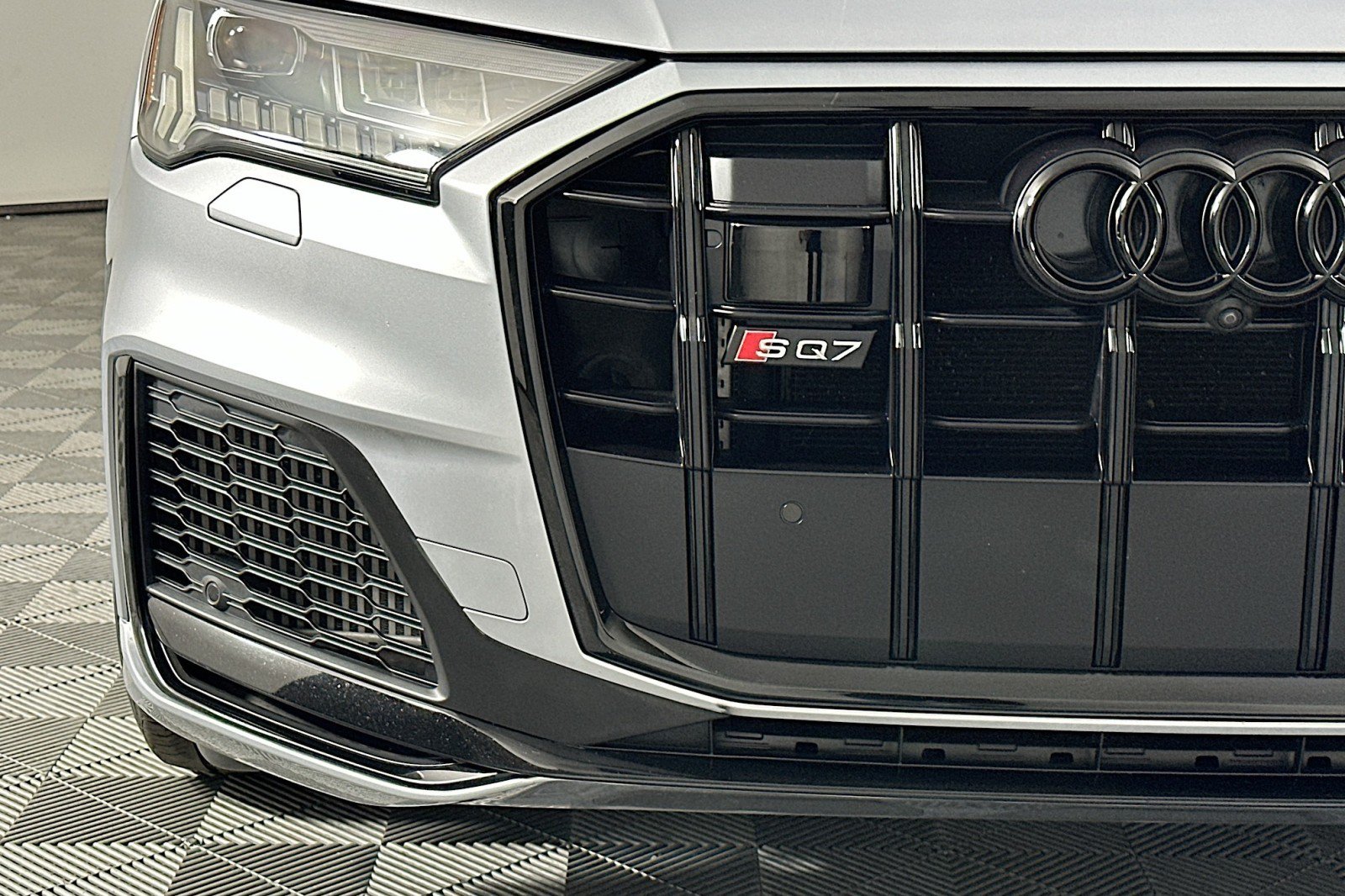 Used 2020 Audi SQ7 Prestige w/ Prestige Package AWD/4WD image 17