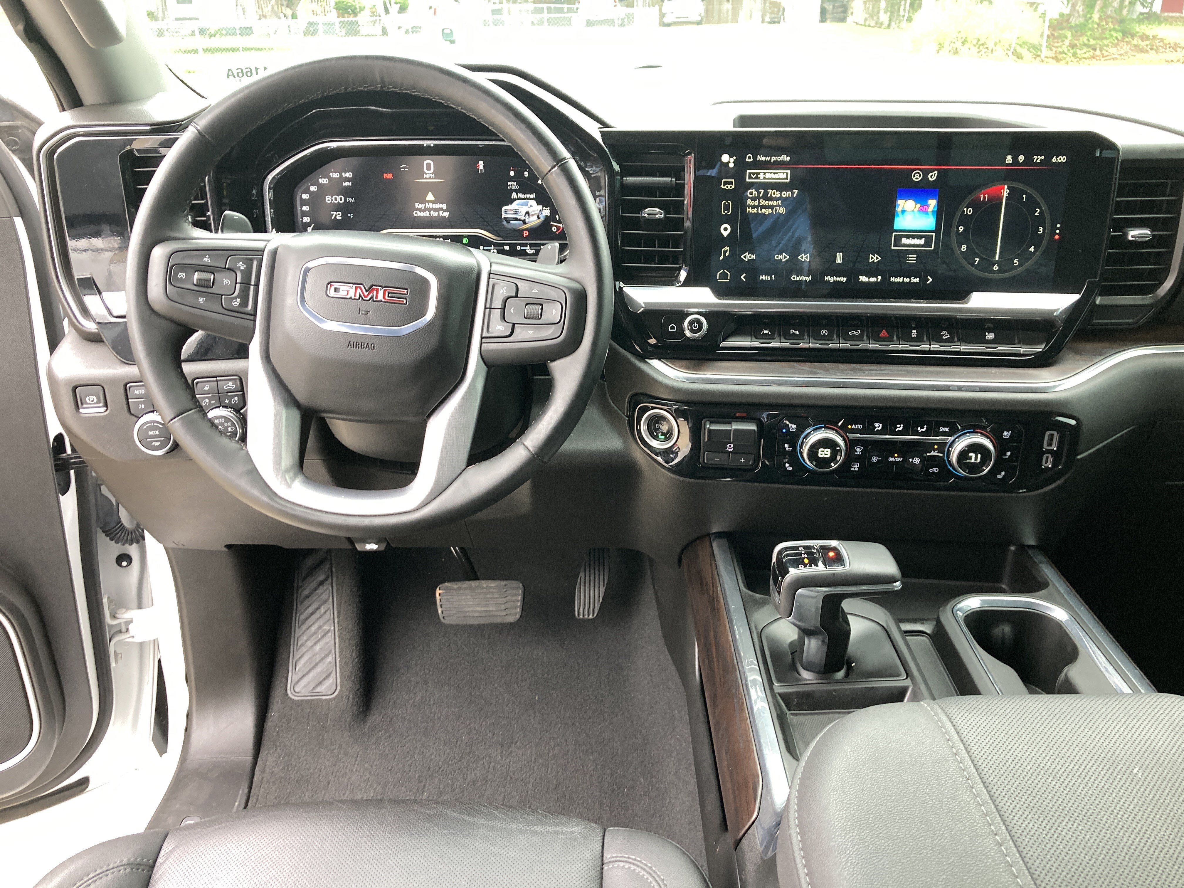Certified 2024 GMC Sierra 1500 SLT w/ SLT Premium Plus Package AWD/4WD image 13
