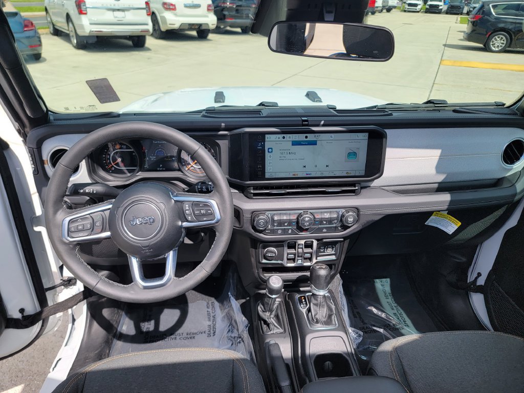 Used 2026 Jeep Wrangler Unlimited Sahara AWD/4WD image 17