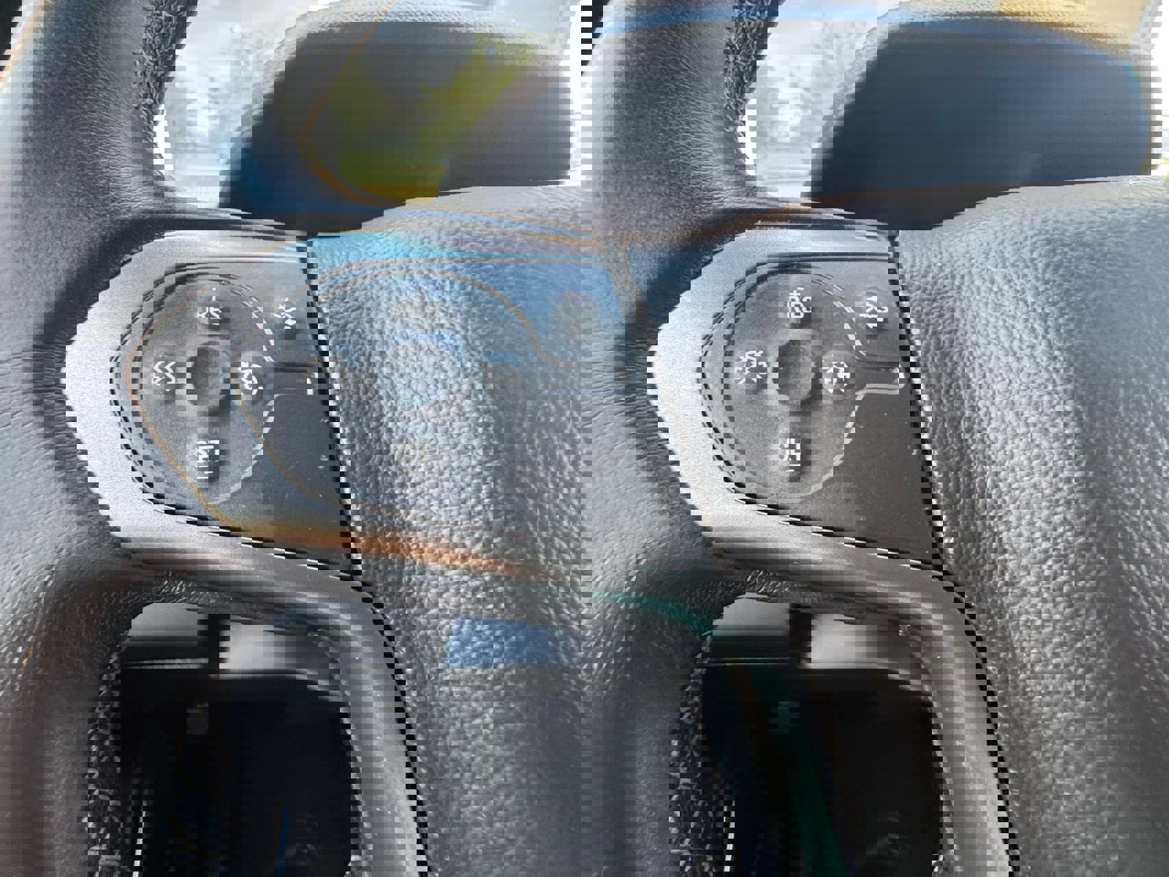 Used 2018 Chevrolet Suburban LT image 19