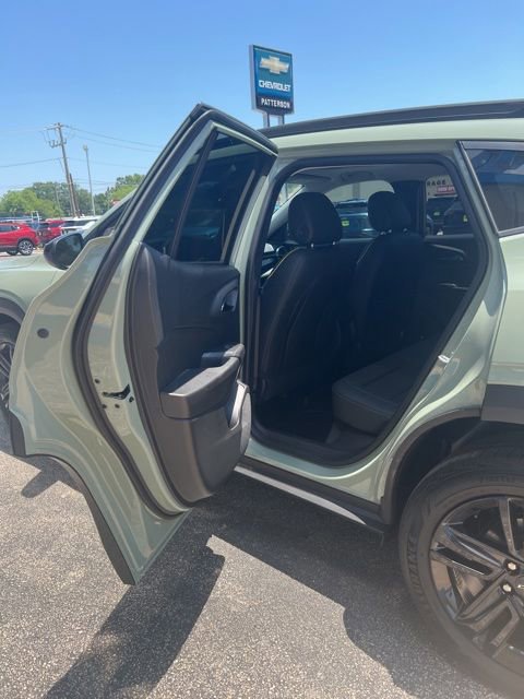 Used 2025 Chevrolet Trax ACTIV w/ Sunroof Package FWD image 12