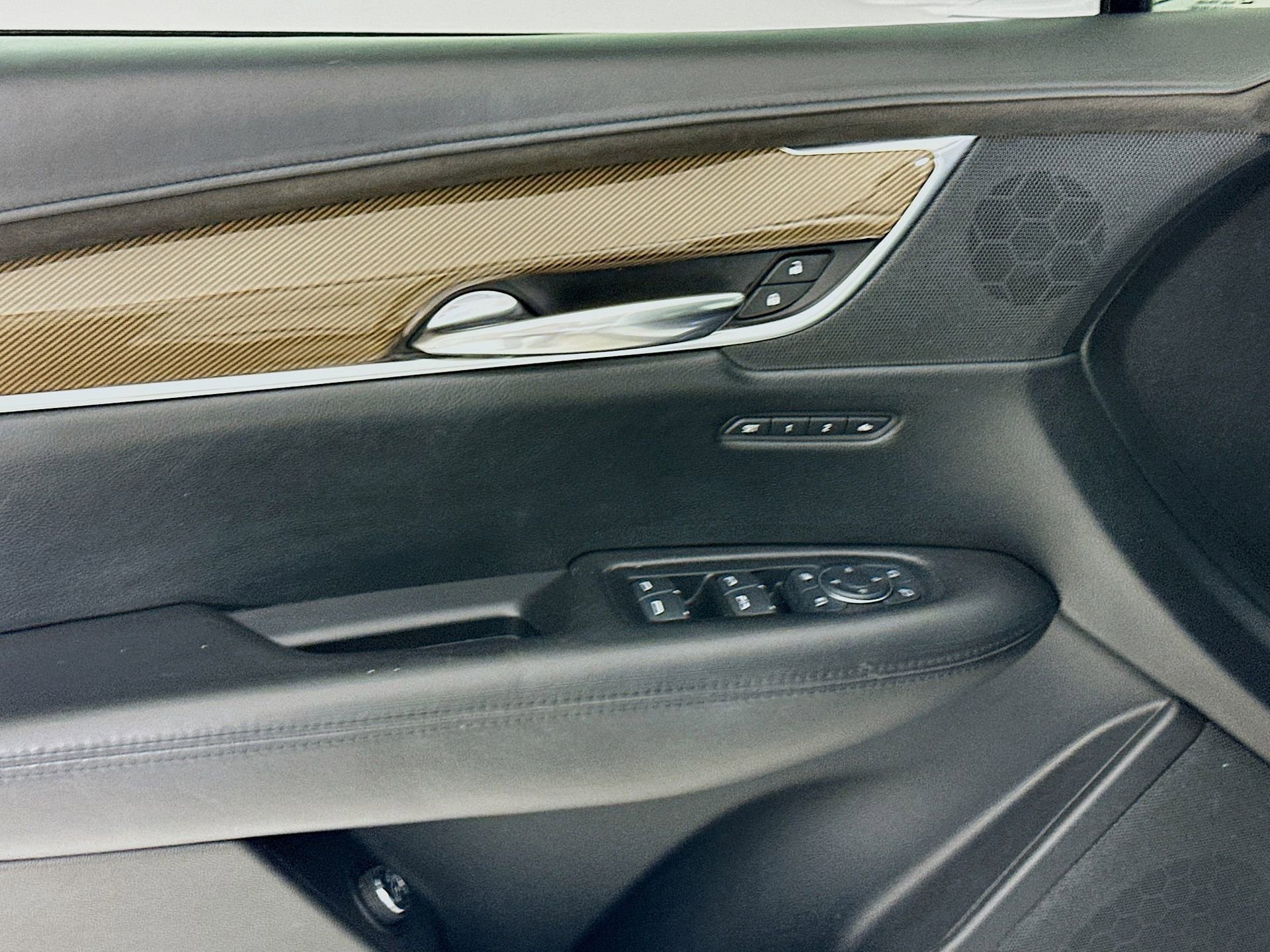 Used 2017 Cadillac XT5 Platinum image 19