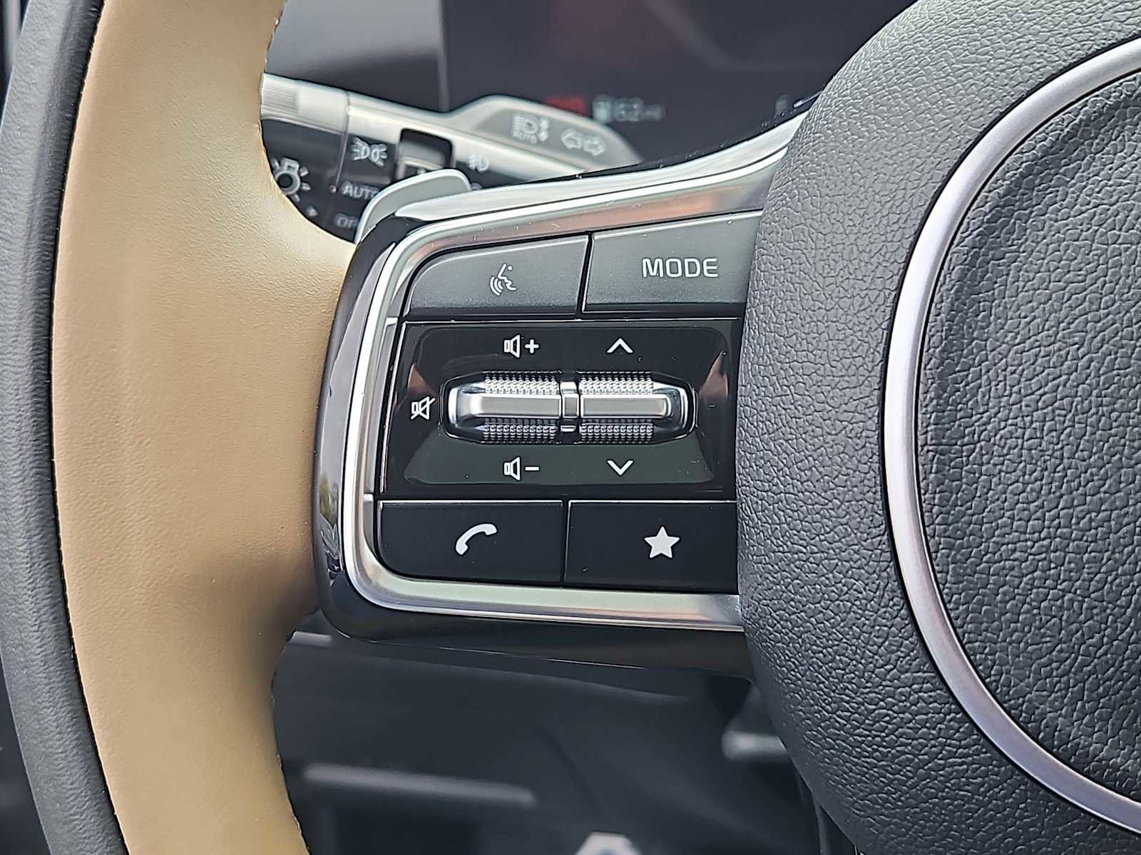 Used 2024 Kia Sorento SX Prestige w/ Olive Brown Leather Package image 28