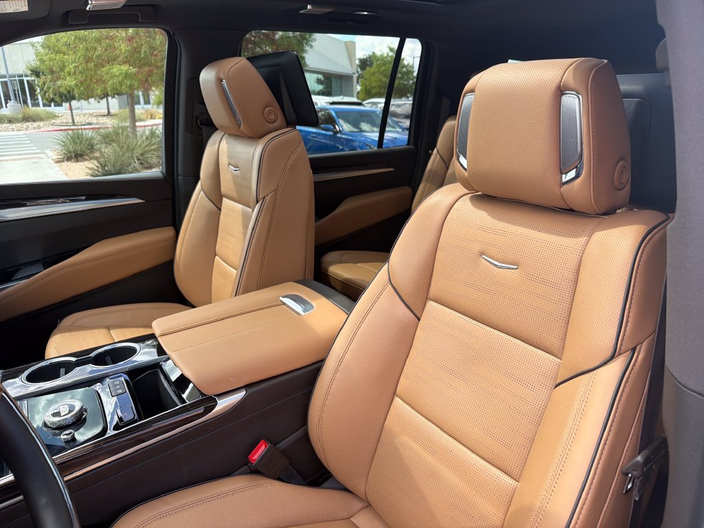 Used 2026 Cadillac Escalade ESV Luxury AWD/4WD image 23