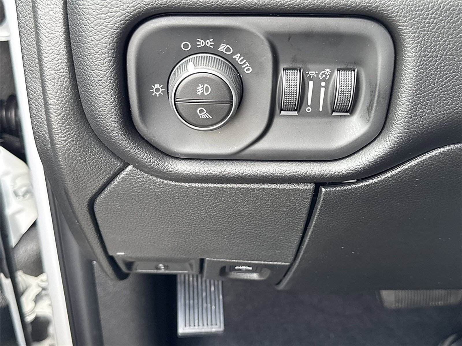 New 2025 RAM 3500 Laramie RWD image 18