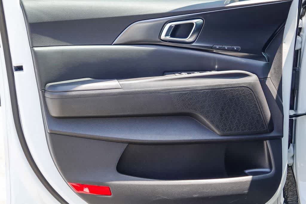 Certified 2025 Kia Carnival SX w/ SX Dark Edition Package FWD image 19