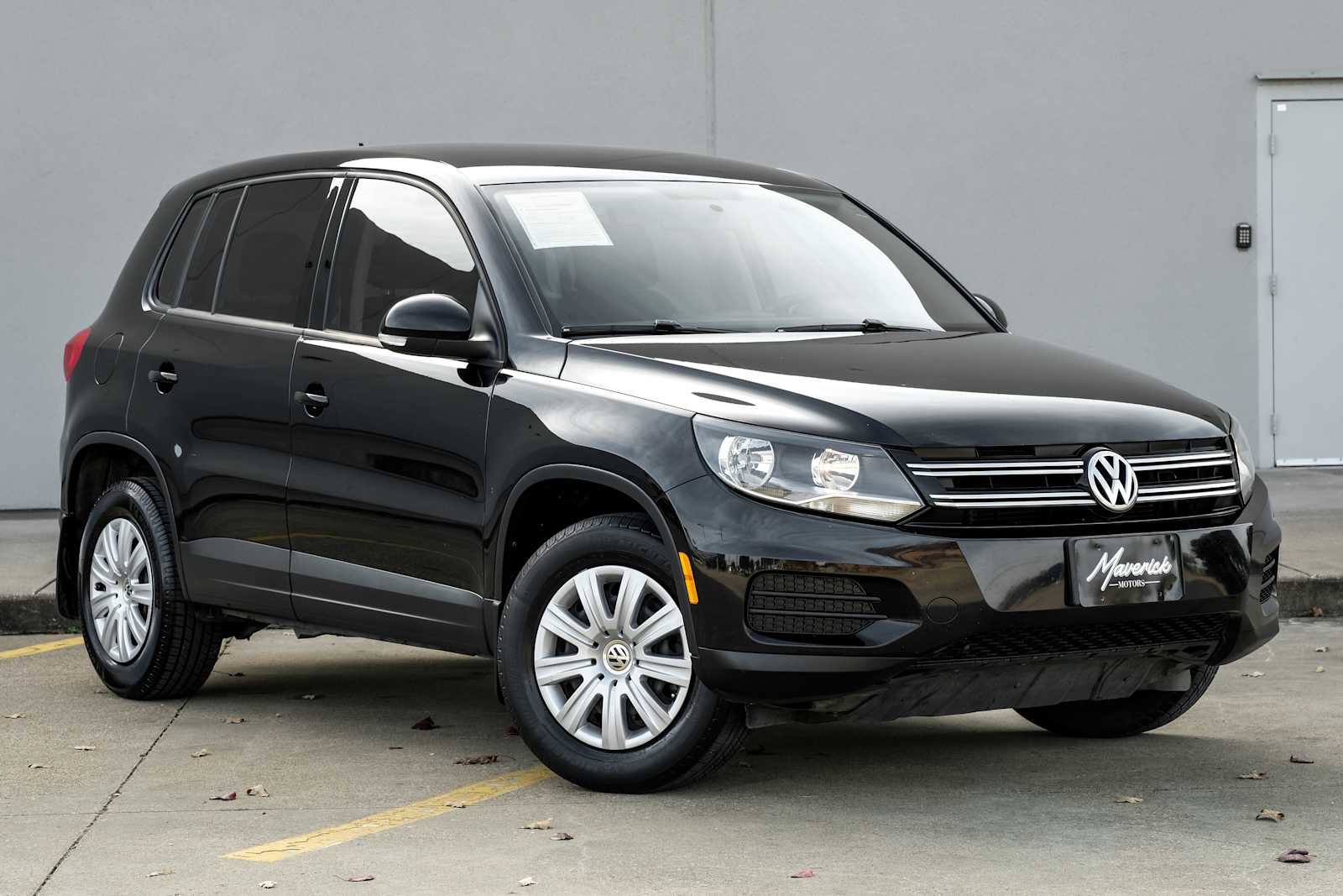 Used 2017 Volkswagen Tiguan S image 6