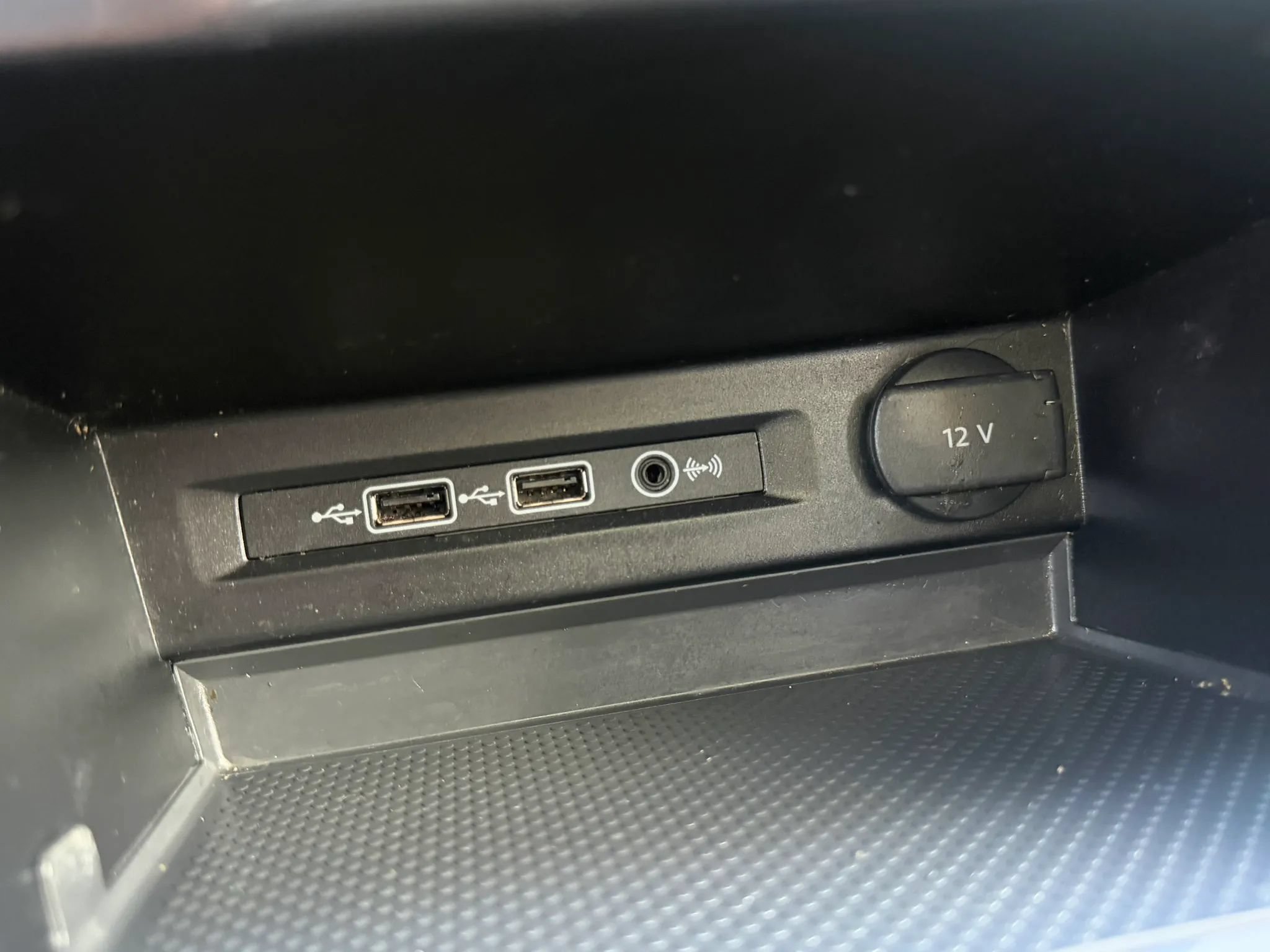 Used 2019 Volkswagen Tiguan SE FWD image 25