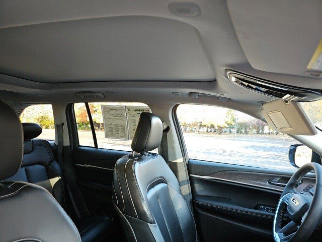 Used 2024 Jeep Grand Cherokee Limited image 13