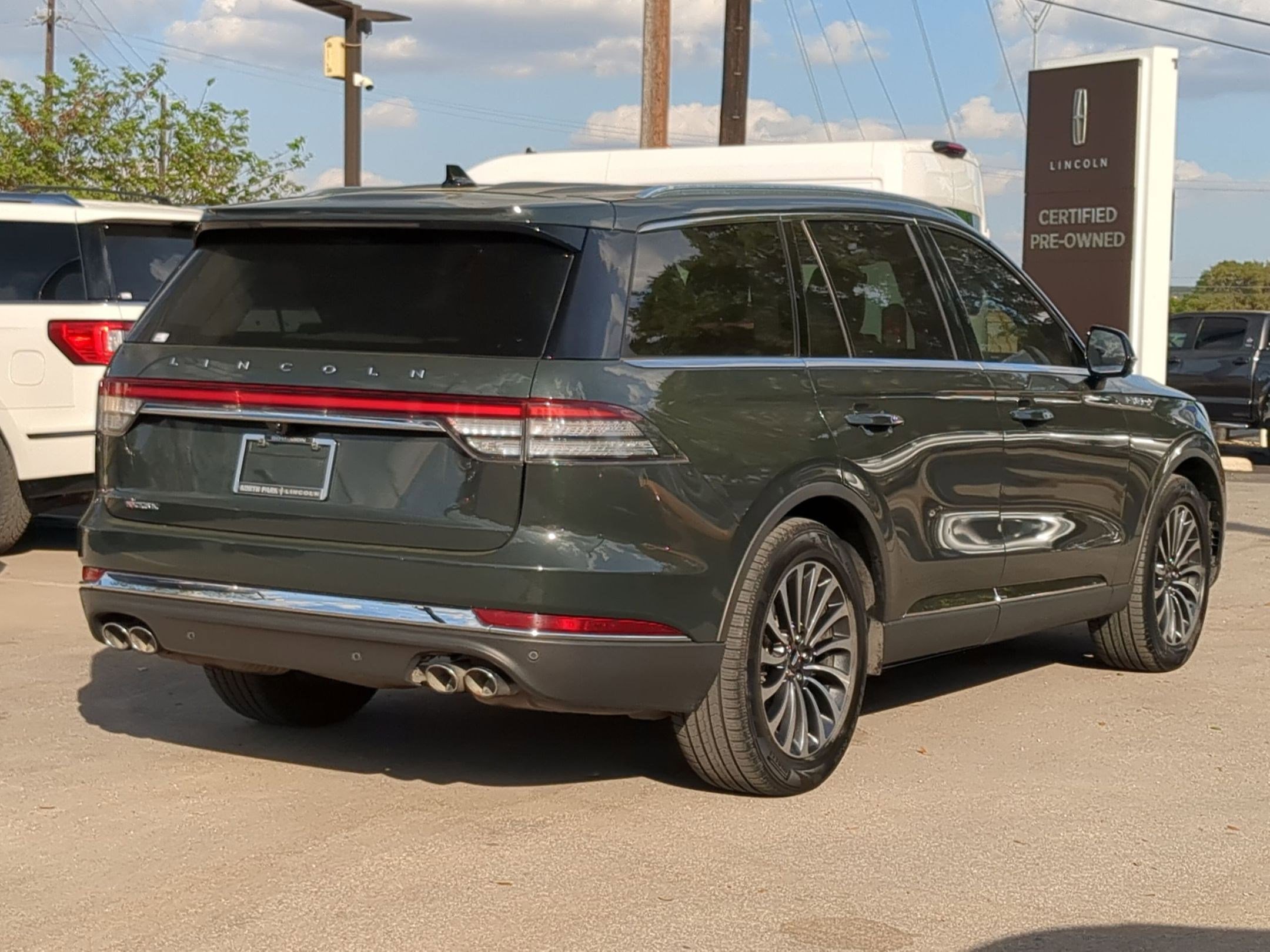 Used 2022 Lincoln Aviator Reserve image 3