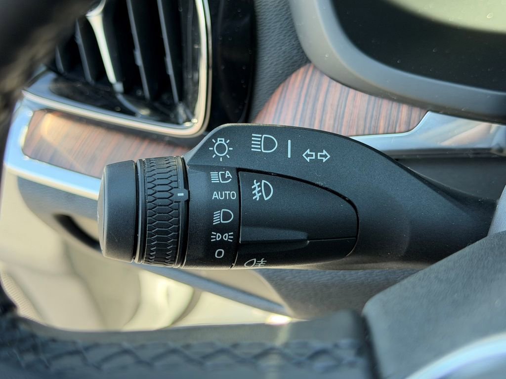 Certified 2025 Volvo V60 B5 Cross Country Plus AWD/4WD image 25