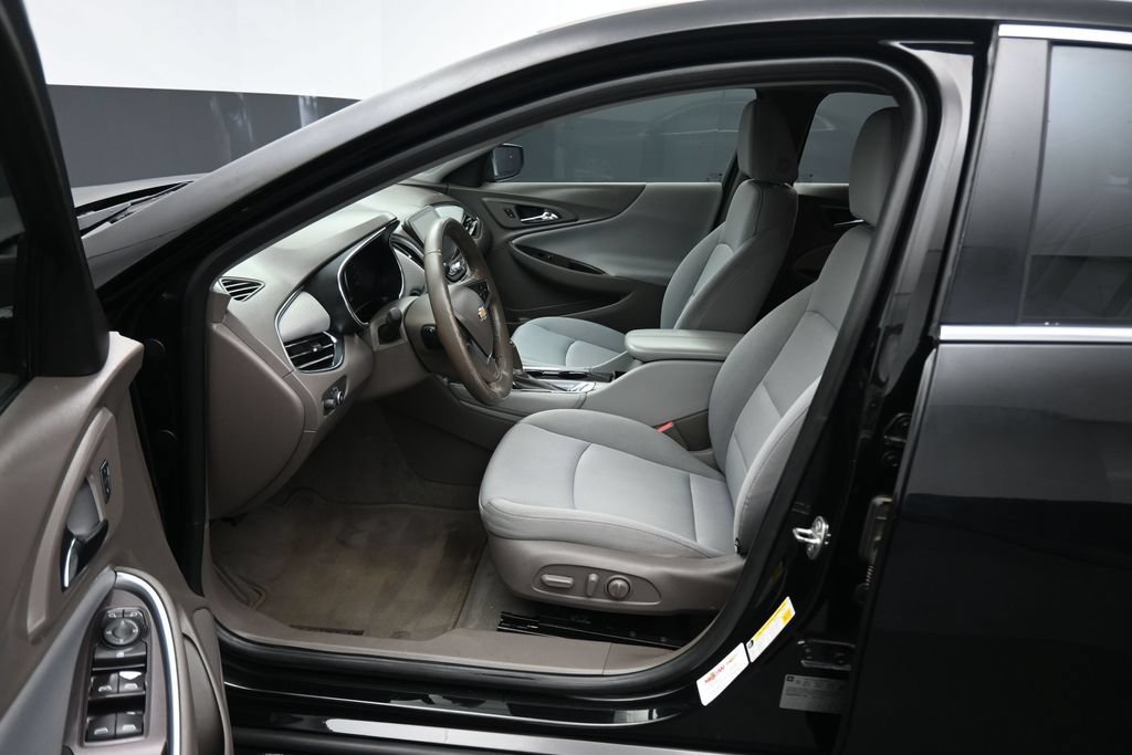 Used 2017 Chevrolet Malibu LT FWD image 11