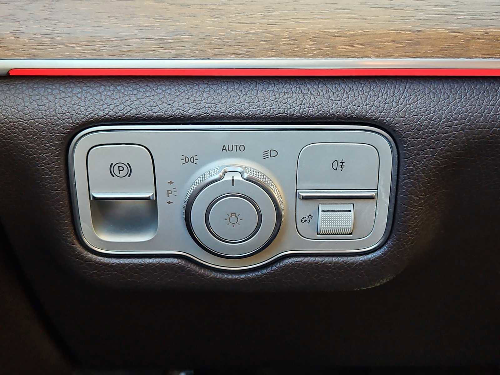 Used 2020 Mercedes-Benz GLE 450 4MATIC w/ Premium Package image 18