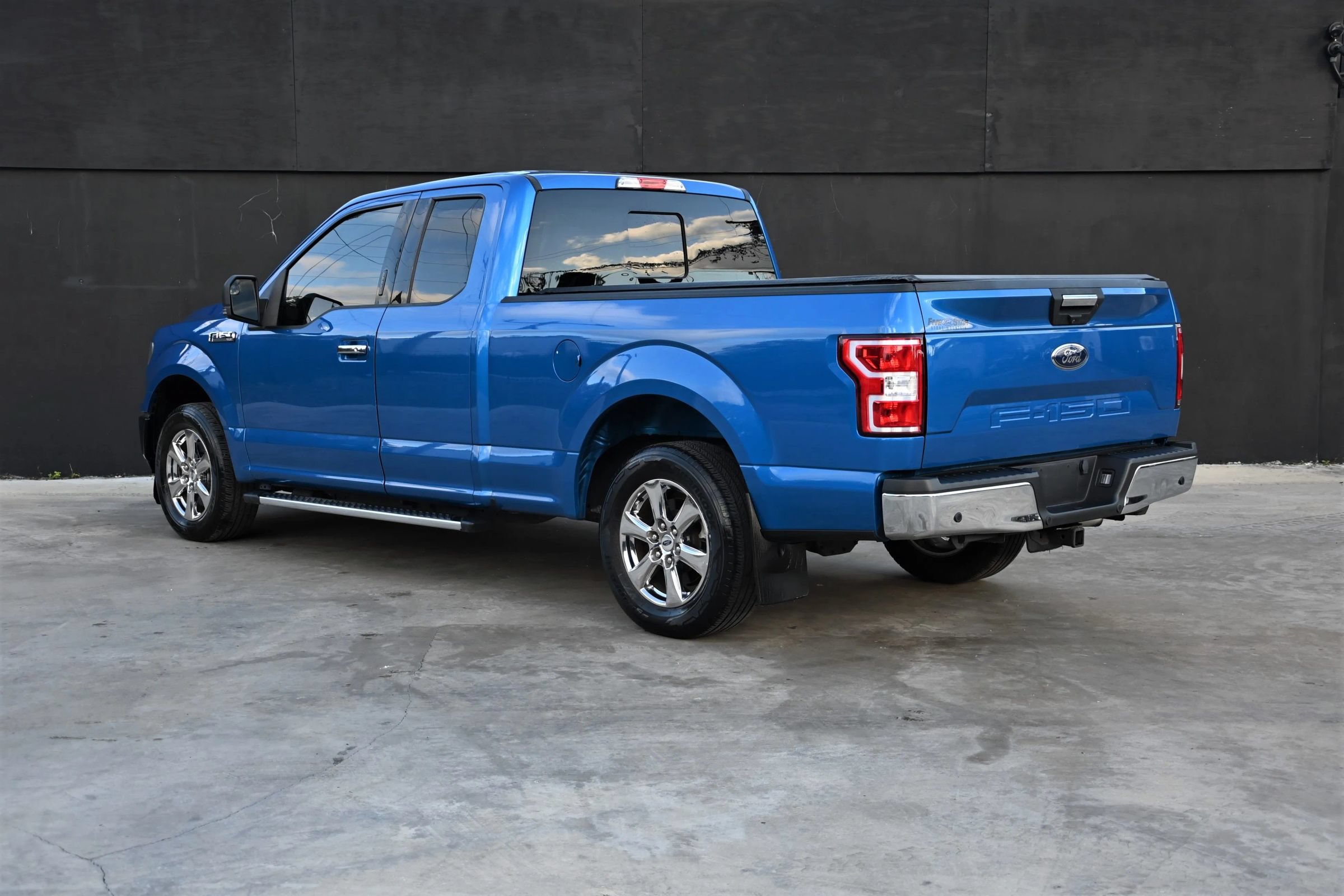 Used 2019 Ford F150 XLT w/ Equipment Group 302A Luxury RWD image 3