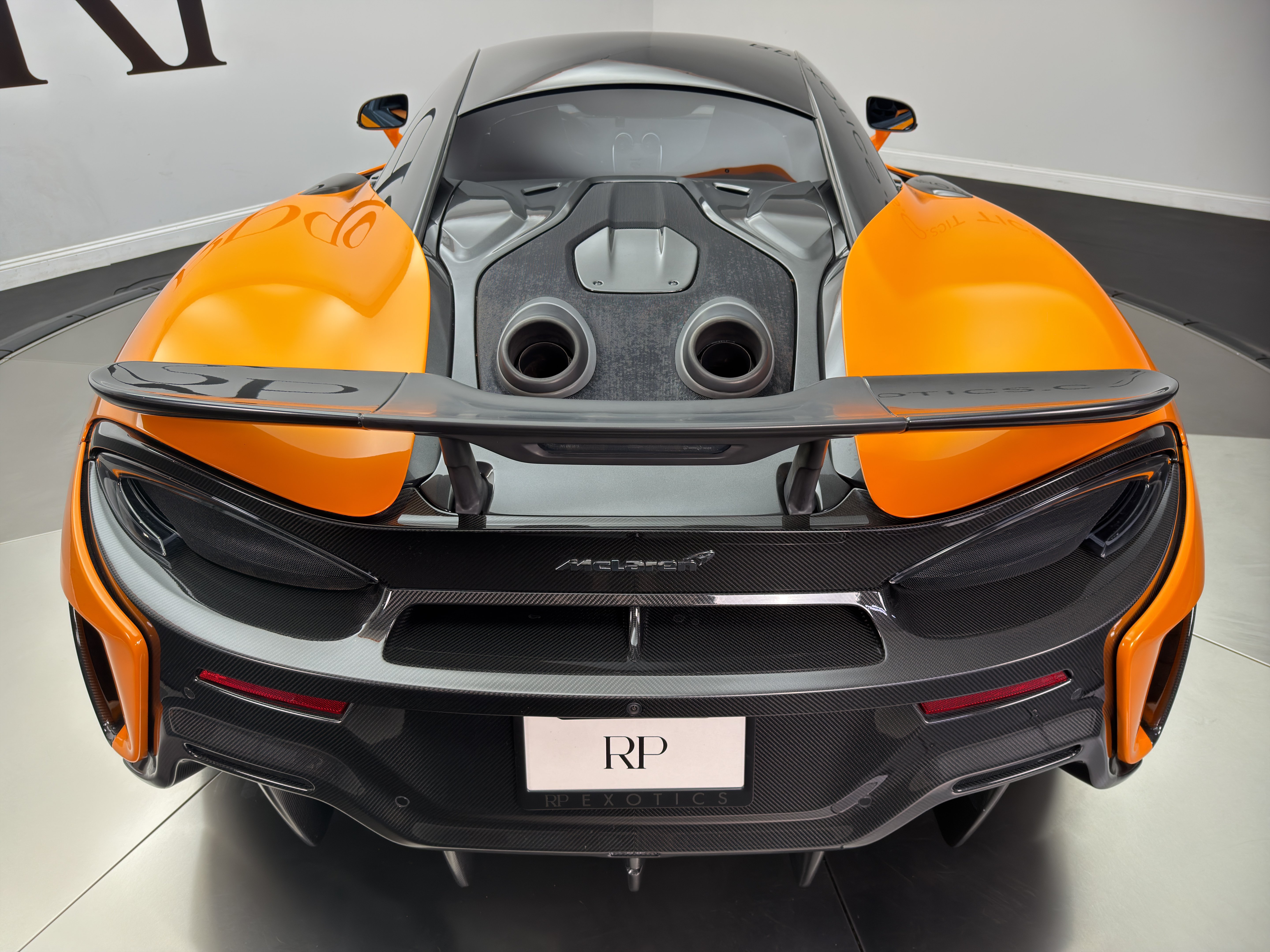 Used 2019 McLaren 600LT RWD image 11