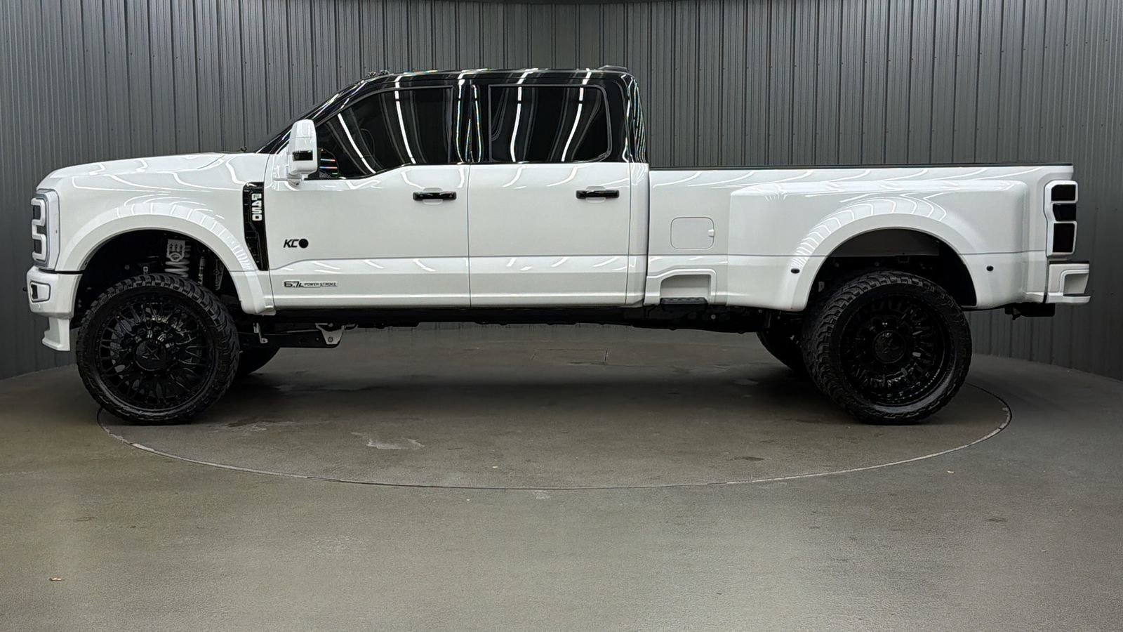 Used 2026 Ford F450 Platinum w/ Platinum Plus Package image 2