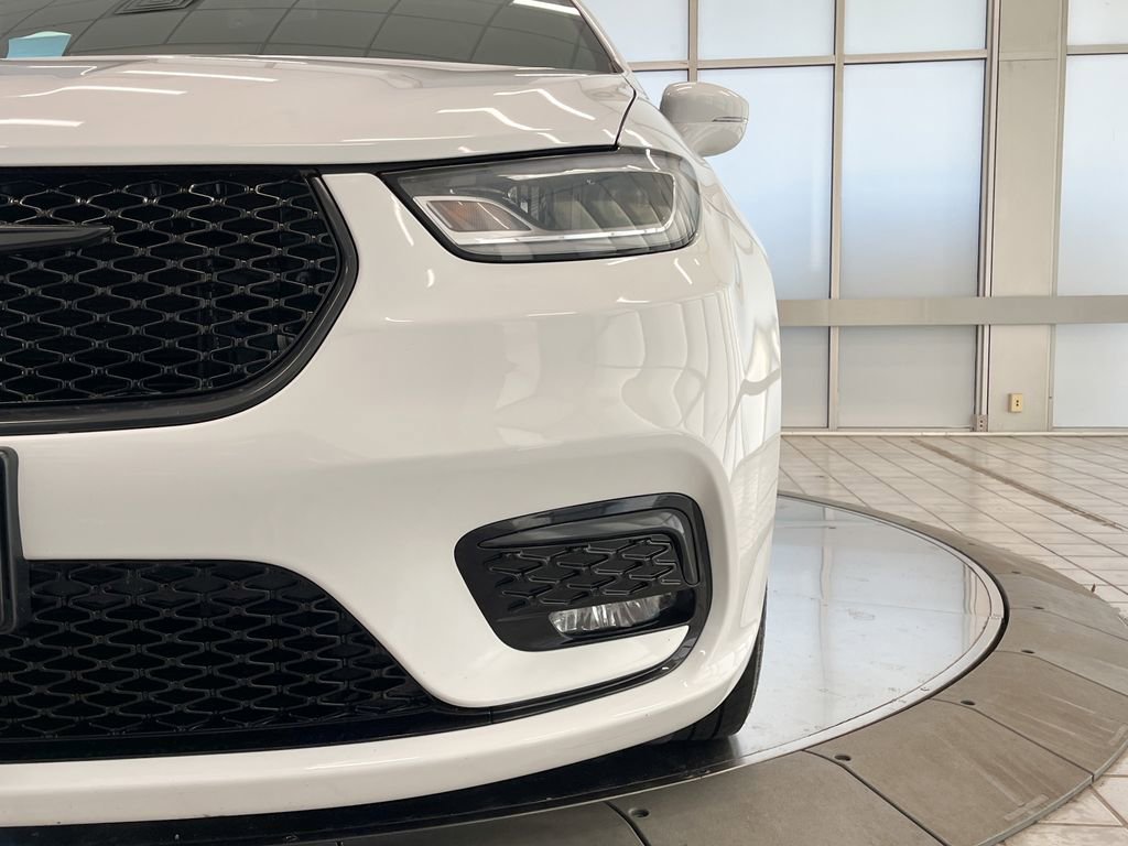 Used 2021 Chrysler Pacifica Touring w/ Cold Weather Group image 11