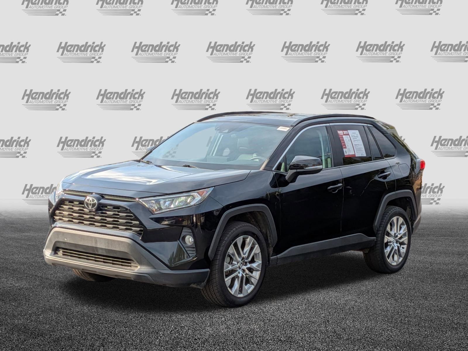 Used 2020 Toyota RAV4 XLE Premium image 5