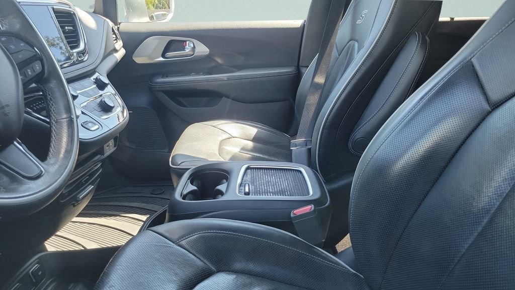 Used 2019 Chrysler Pacifica Limited w/ Advanced Safetytec Group FWD image 5