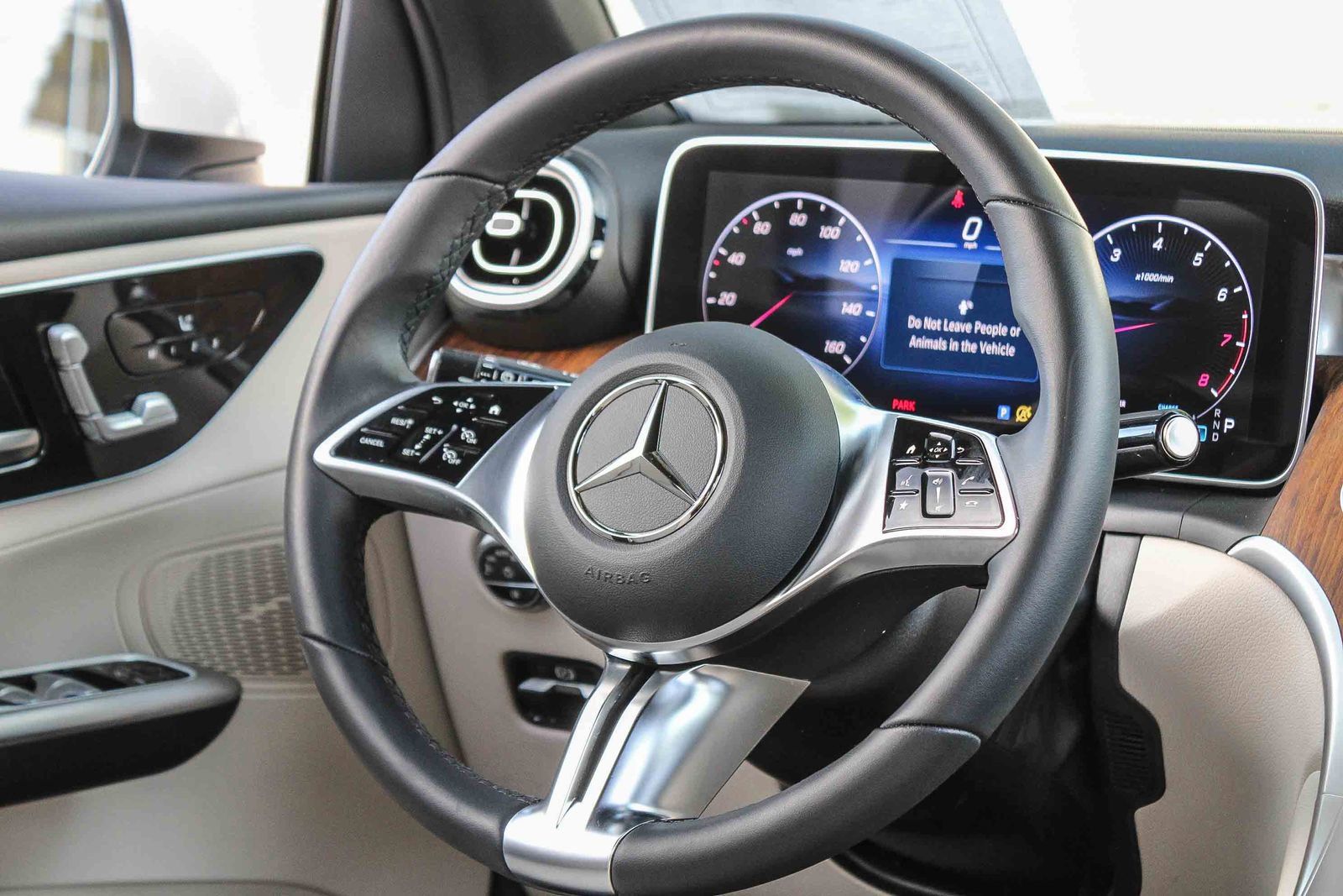 Used 2025 Mercedes-Benz GLC 300 image 15