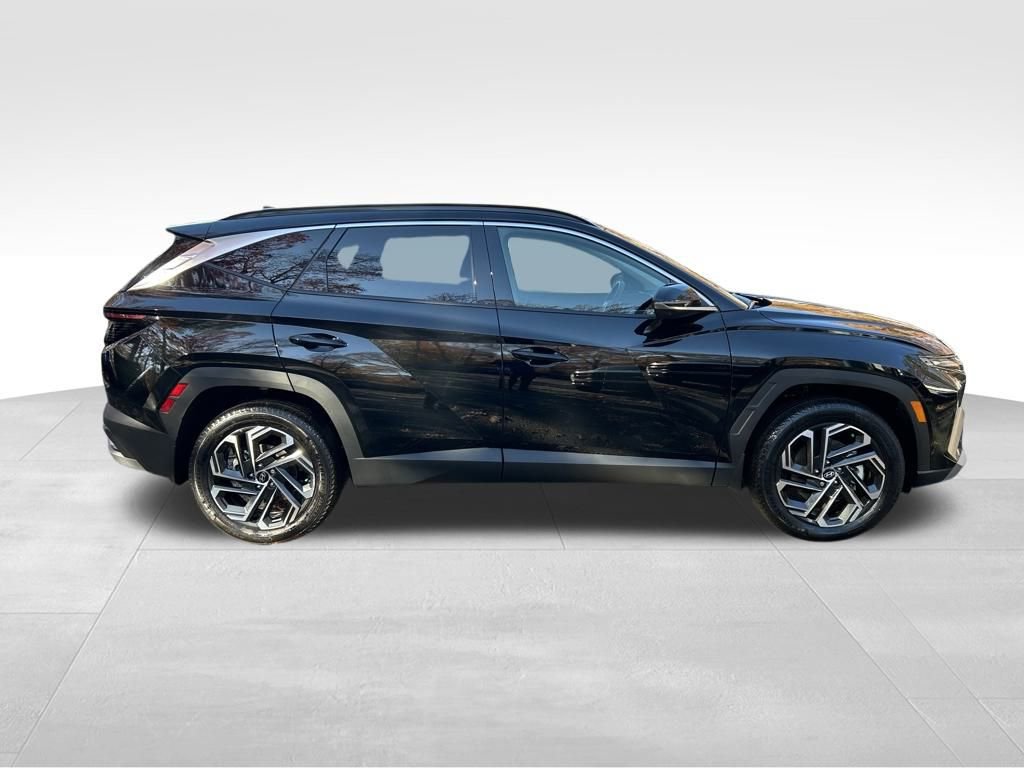 Certified 2025 Hyundai Tucson Limited image 6