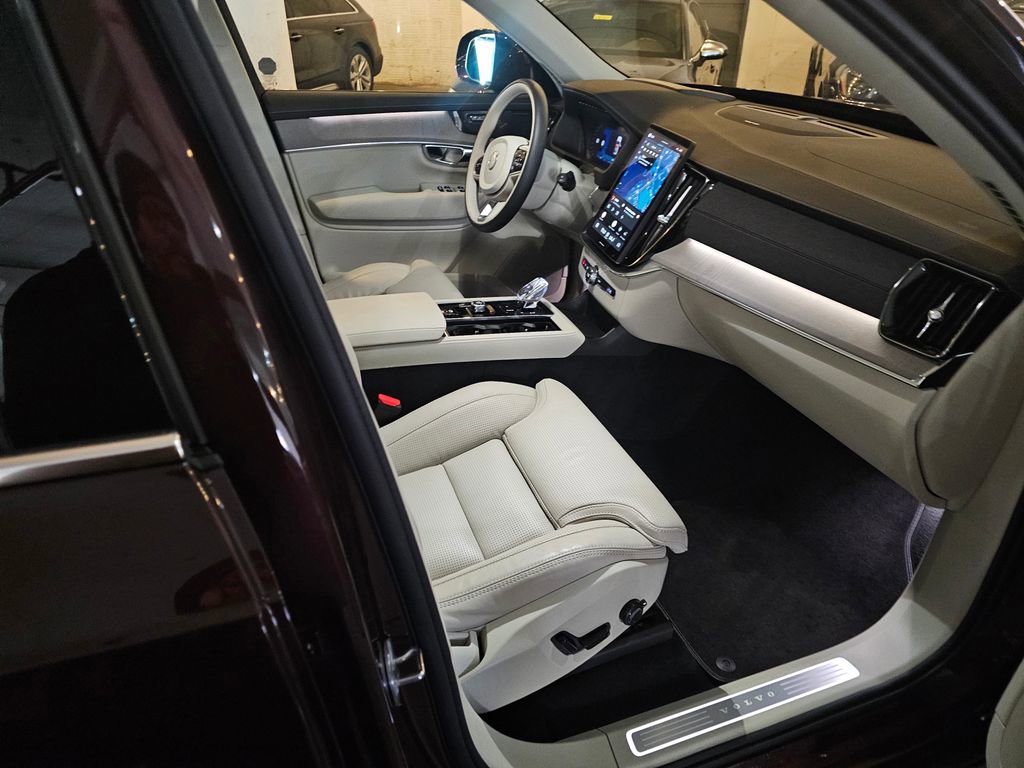 Certified 2025 Volvo XC90 T8 Ultra image 11