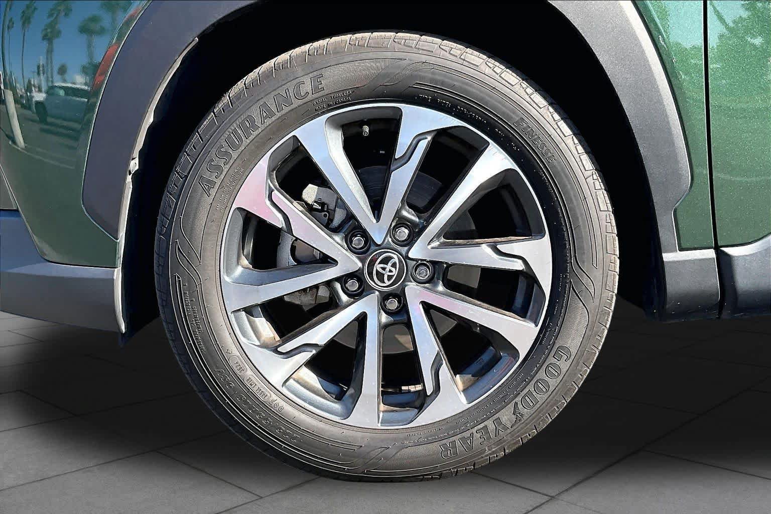 Certified 2024 Toyota Corolla Cross XLE w/ Convenience Package FWD image 10