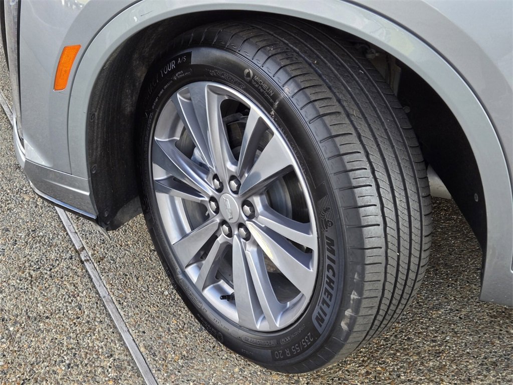 Used 2025 Cadillac XT6 Premium Luxury image 2