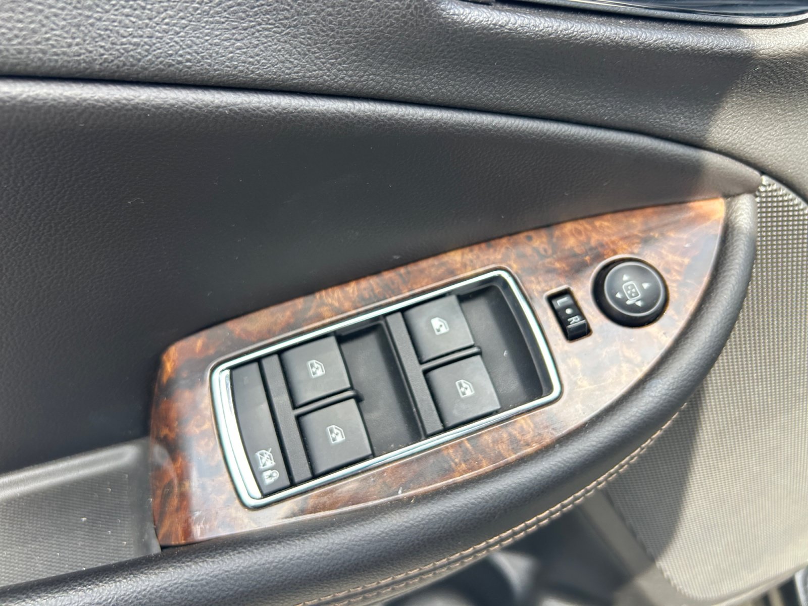 Used 2015 Chevrolet Impala LT w/ Convenience Package FWD image 13