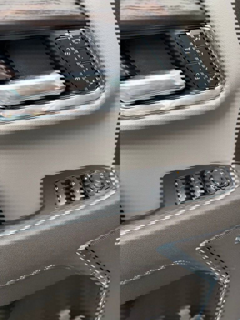 New 2026 GMC Sierra 1500 SLT w/ SLT Premium Package image 9