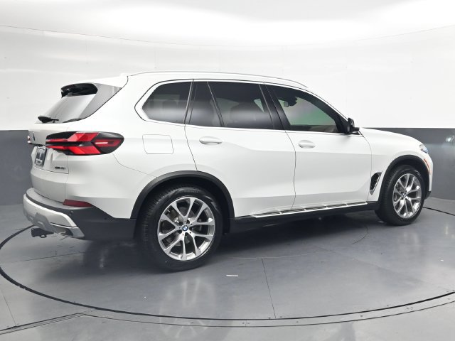 Certified 2024 BMW X5 xDrive40i w/ Premium Package AWD/4WD image 4