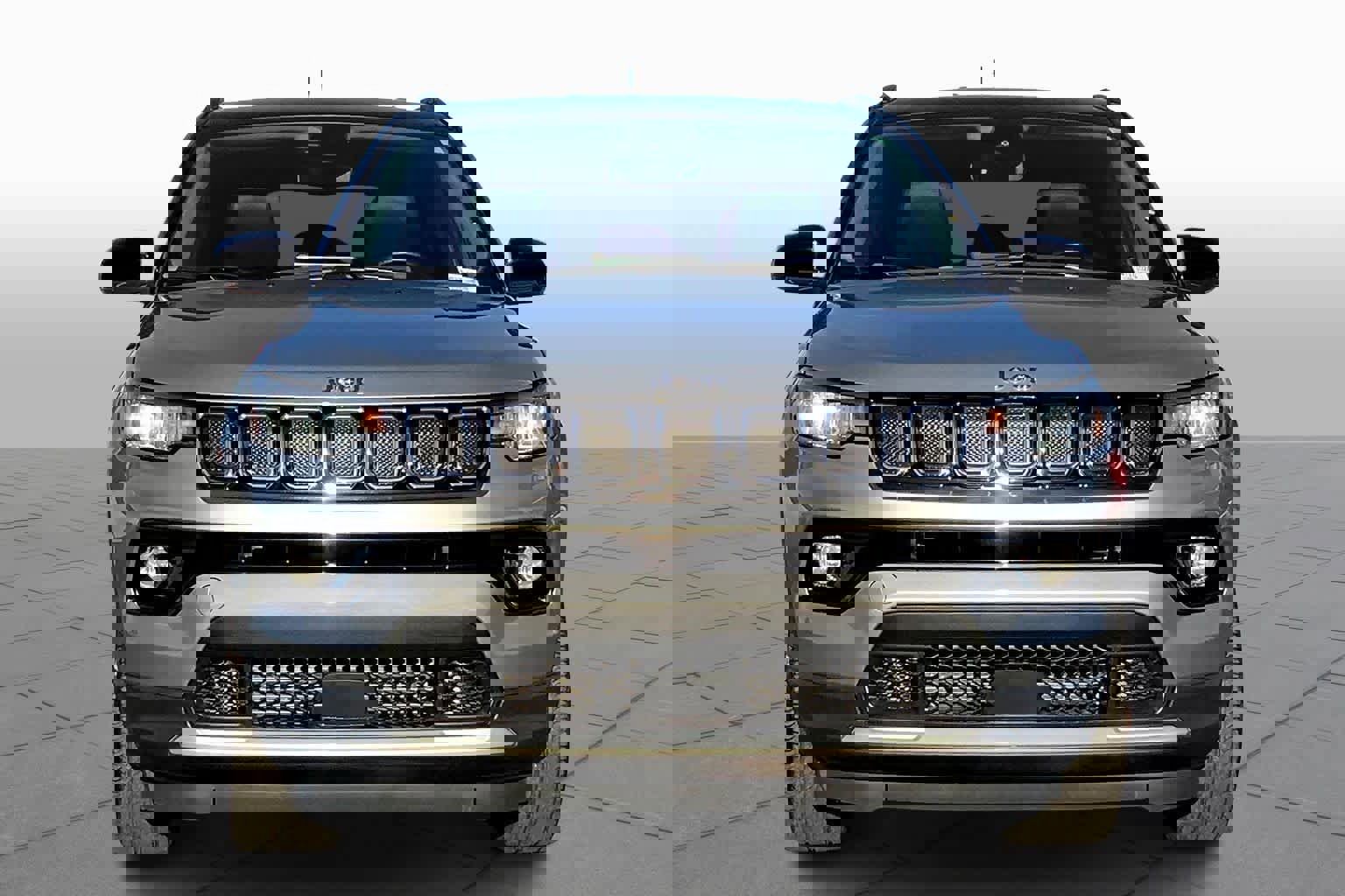 Used 2022 Jeep Compass Limited image 3