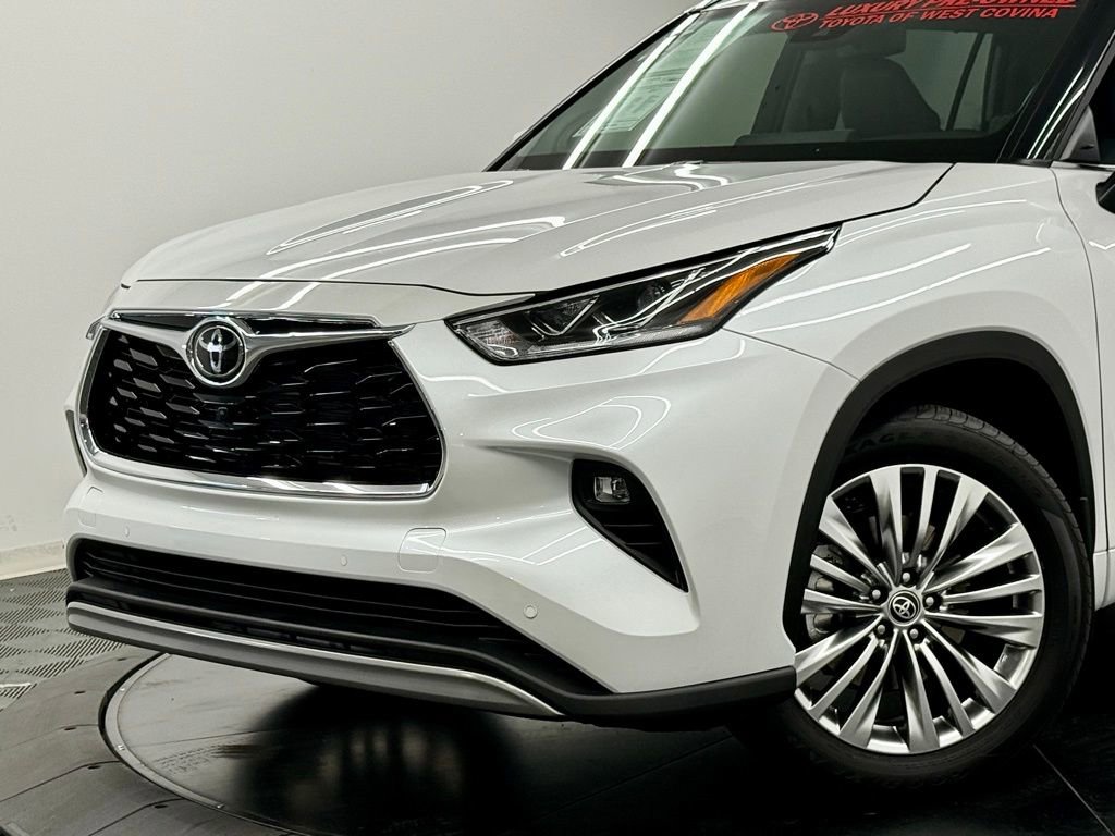 Used 2026 Toyota Highlander Platinum image 3