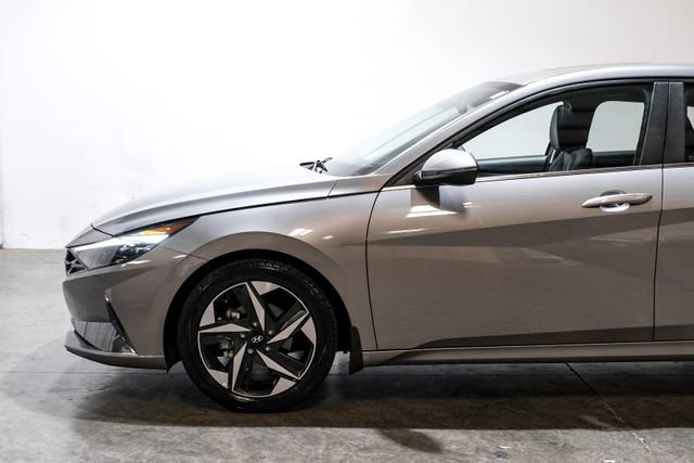 Used 2023 Hyundai Elantra Limited FWD image 15