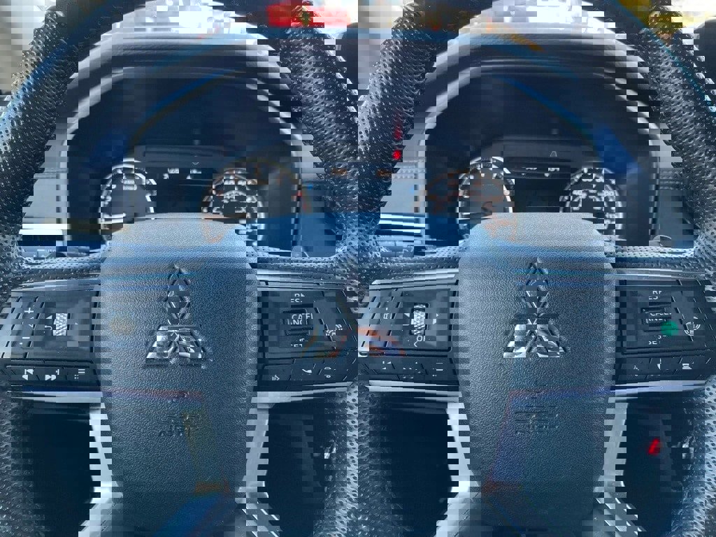 Used 2024 Mitsubishi Outlander SE Black Edition image 18