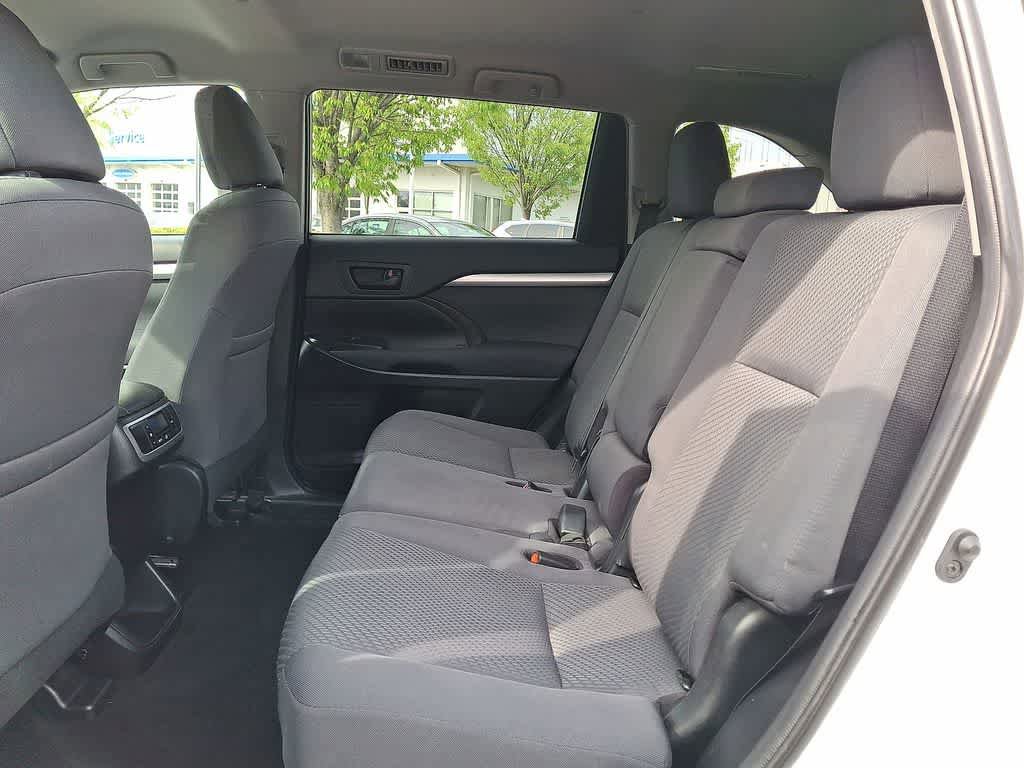 Used 2019 Toyota Highlander LE image 20
