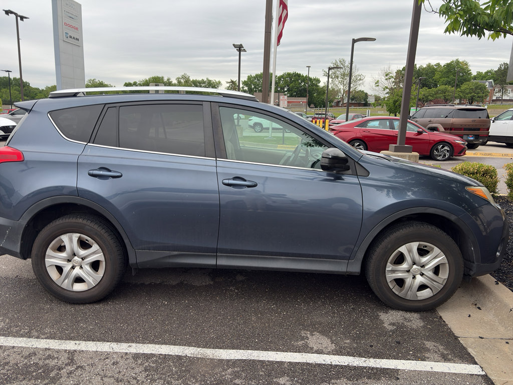 Used 2013 Toyota RAV4 LE FWD image 3