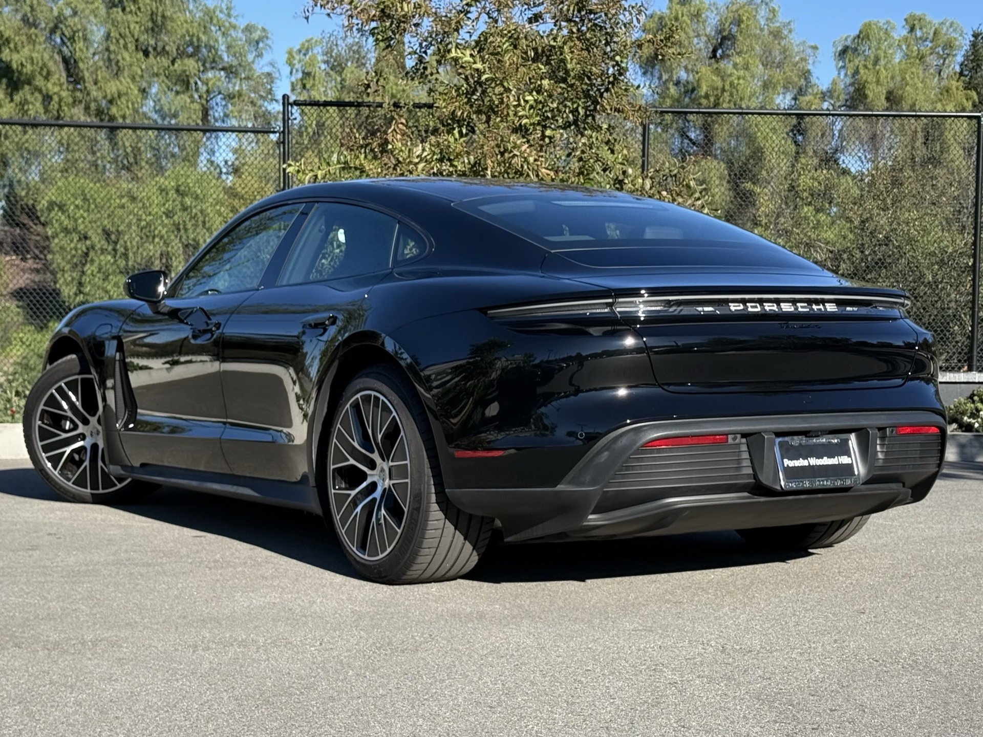 Used 2025 Porsche Taycan image 3