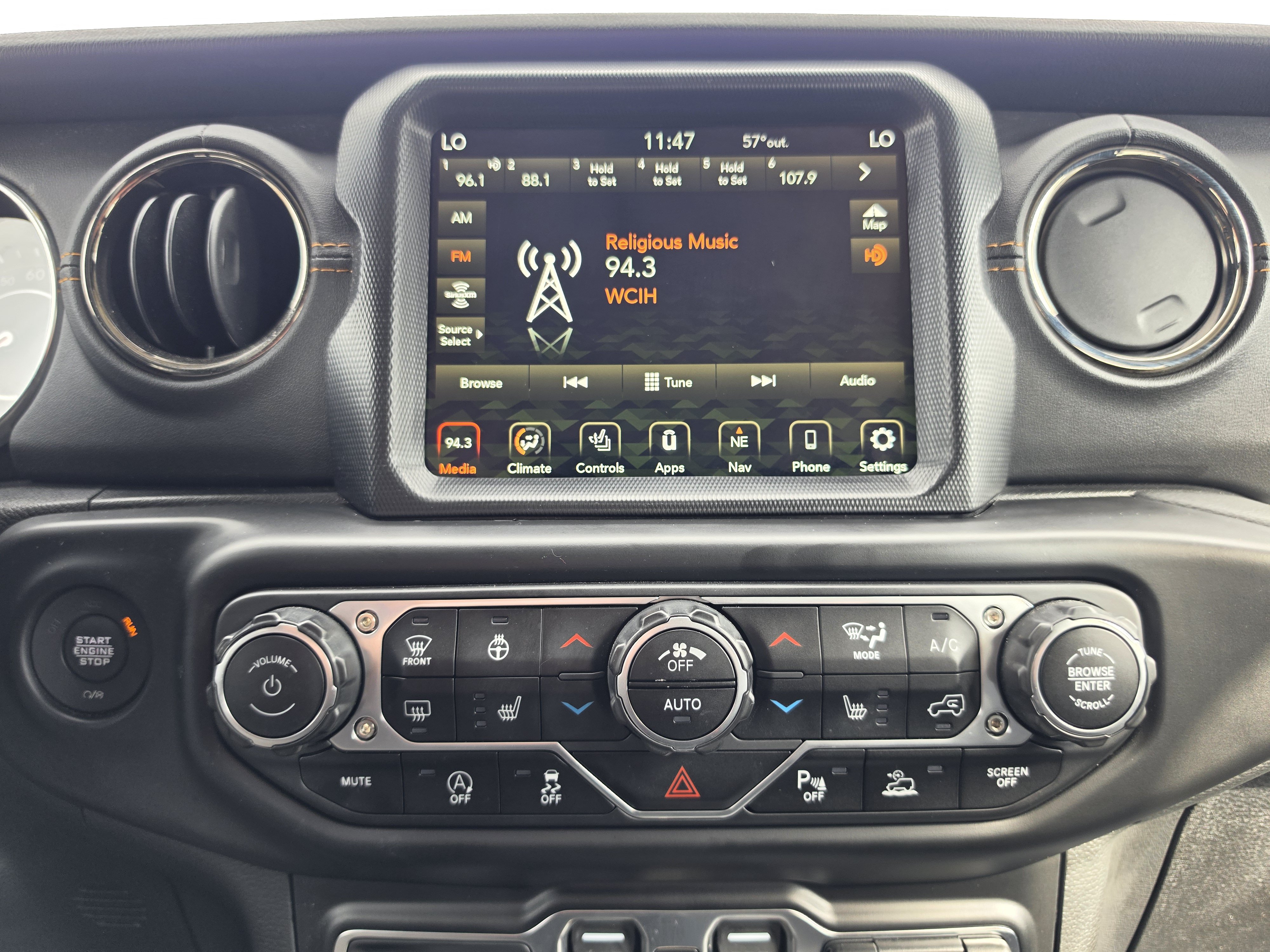 Used 2021 Jeep Wrangler Unlimited Sahara AWD/4WD image 32
