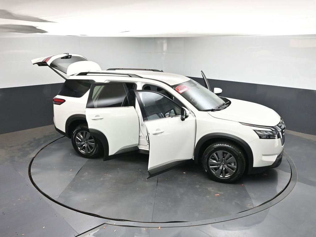 Used 2025 Nissan Pathfinder SV image 44