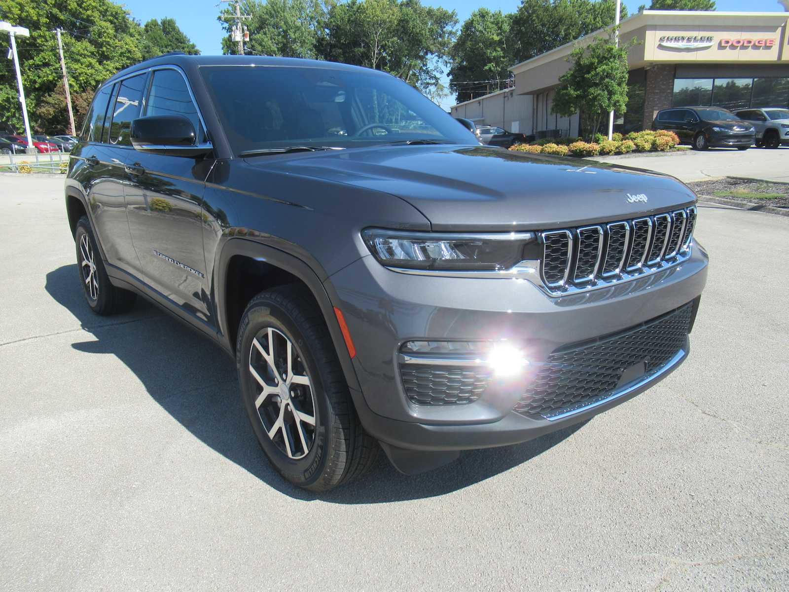 New 2025 Jeep Grand Cherokee Limited w/ Trailer Tow Package image 11