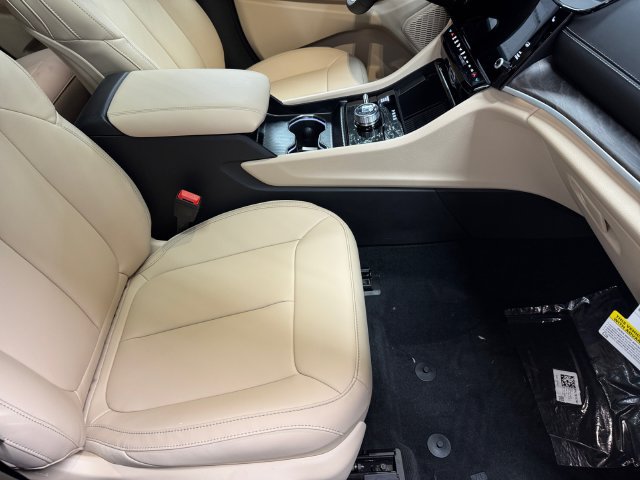 New 2027 Jeep Grand Cherokee Limited AWD/4WD image 4