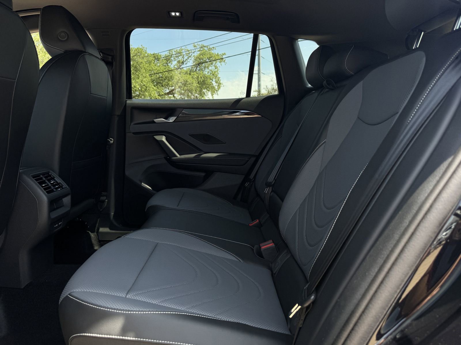 New 2026 Volkswagen Tiguan SE R-Line FWD image 28