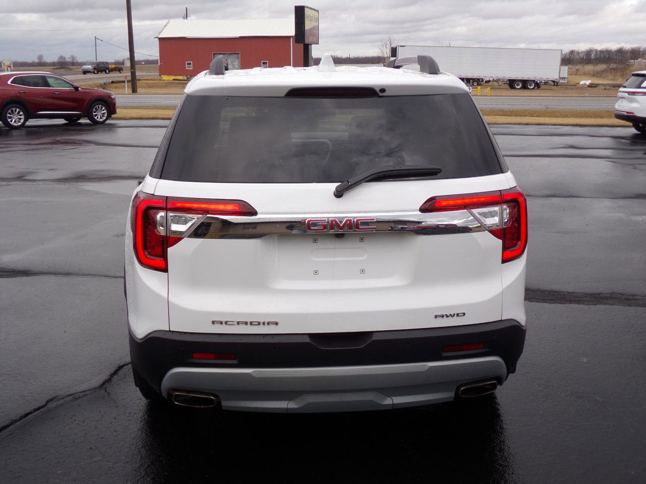 Used 2023 GMC Acadia SLE w/ Driver Convenience Package AWD/4WD image 4