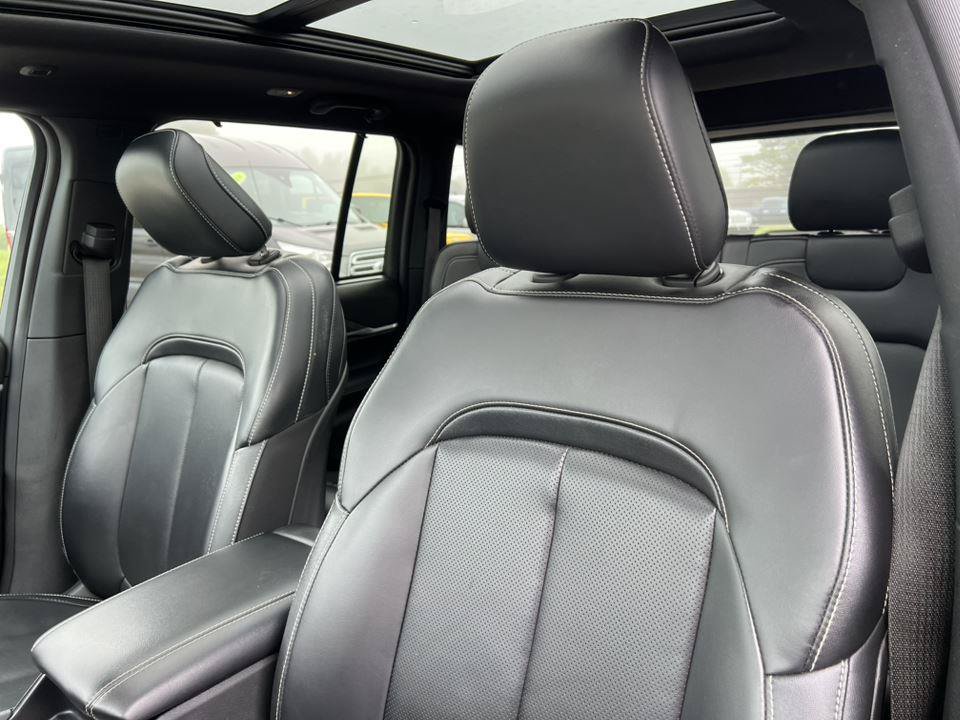 Used 2024 Jeep Grand Cherokee Limited w/ Luxury Tech Group II AWD/4WD image 18