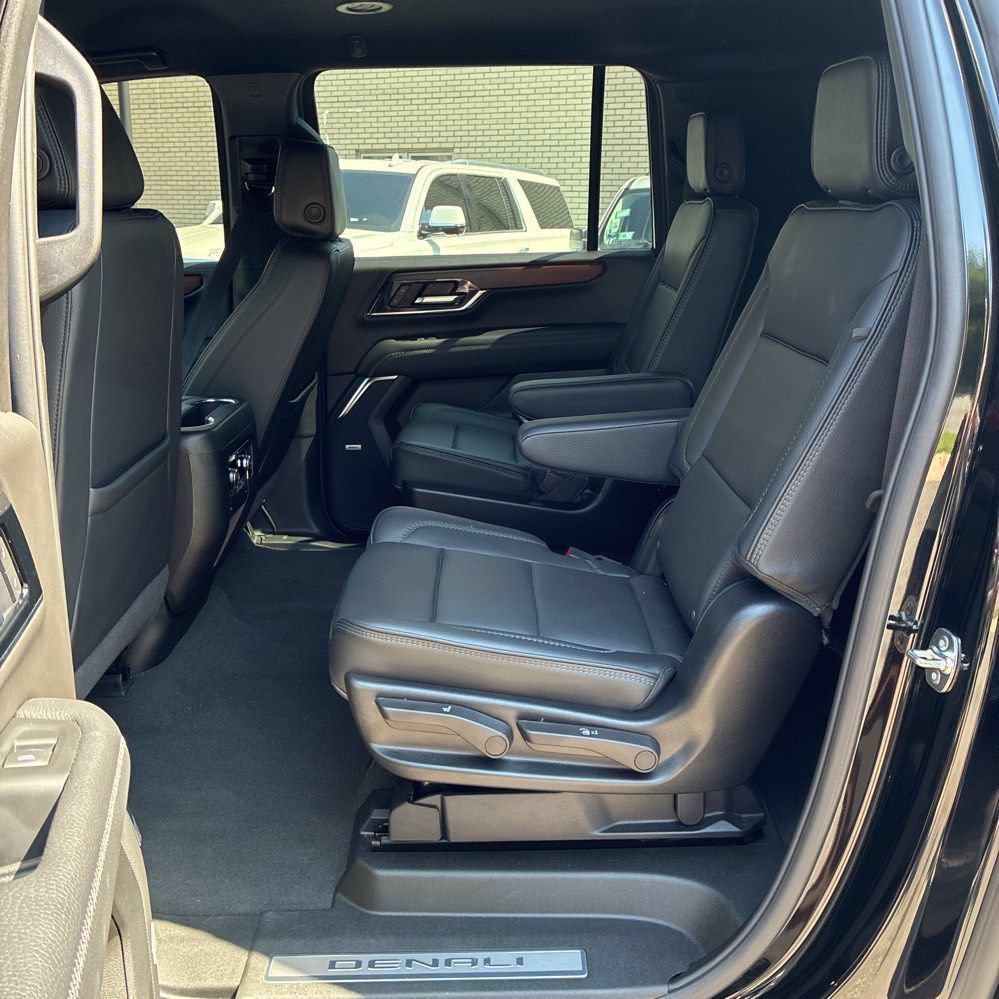 Used 2026 GMC Yukon XL Denali RWD image 11