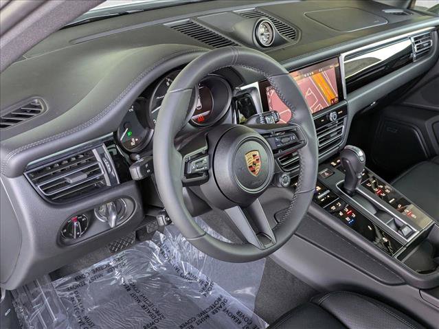 Certified 2025 Porsche Macan Turbo image 4