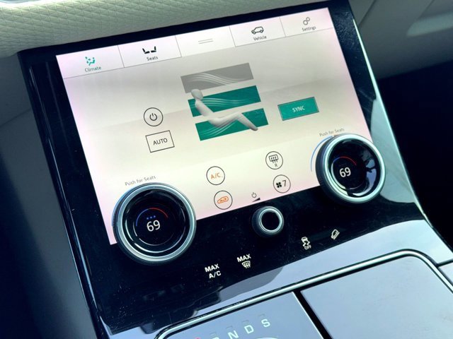 Used 2018 Land Rover Range Rover Velar R-Dynamic SE image 30