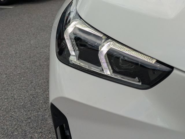 Used 2024 BMW X1 xDrive28i AWD/4WD image 11