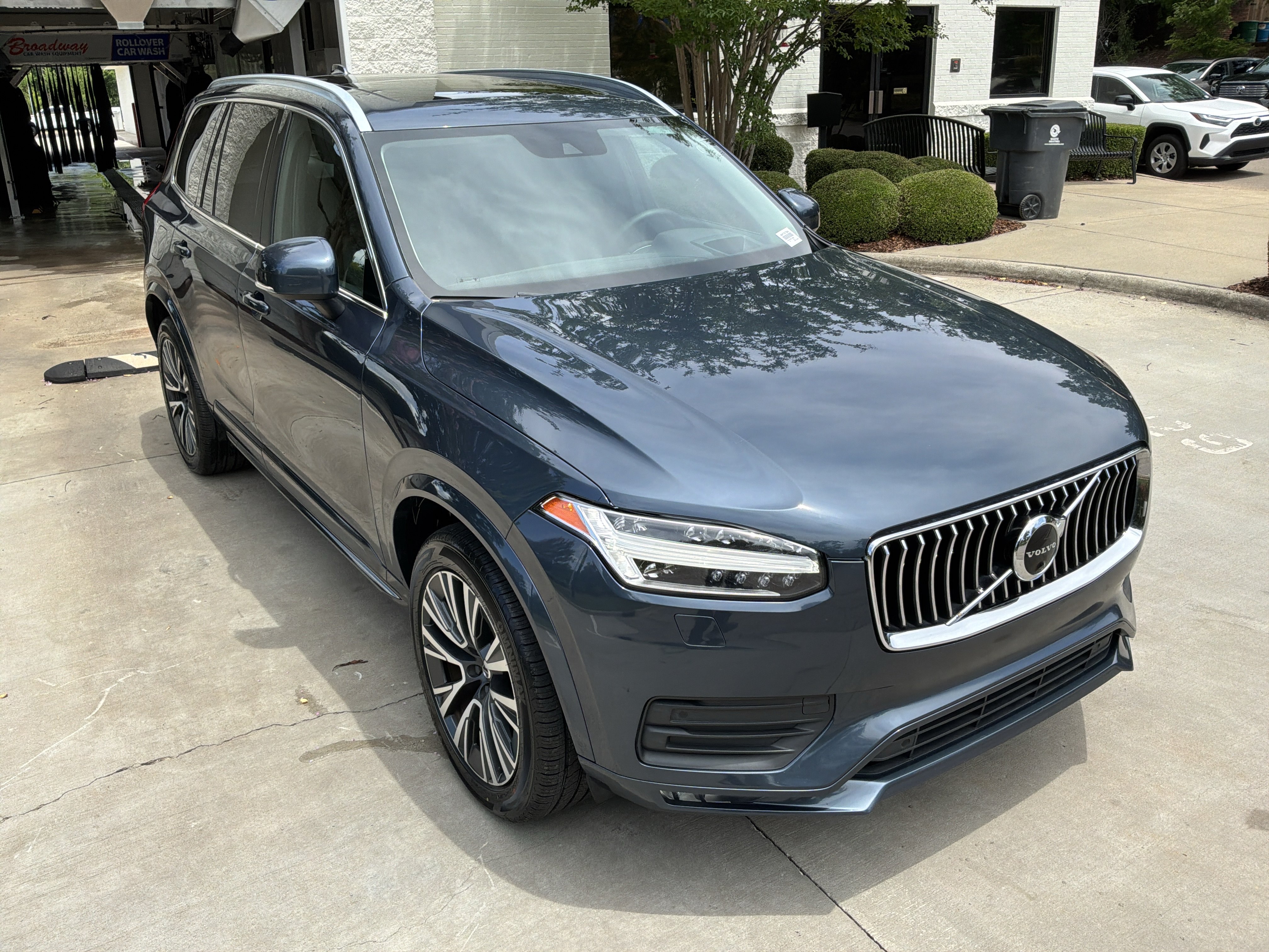 Used 2021 Volvo XC90 T6 Momentum w/ Advanced Package AWD/4WD image 2